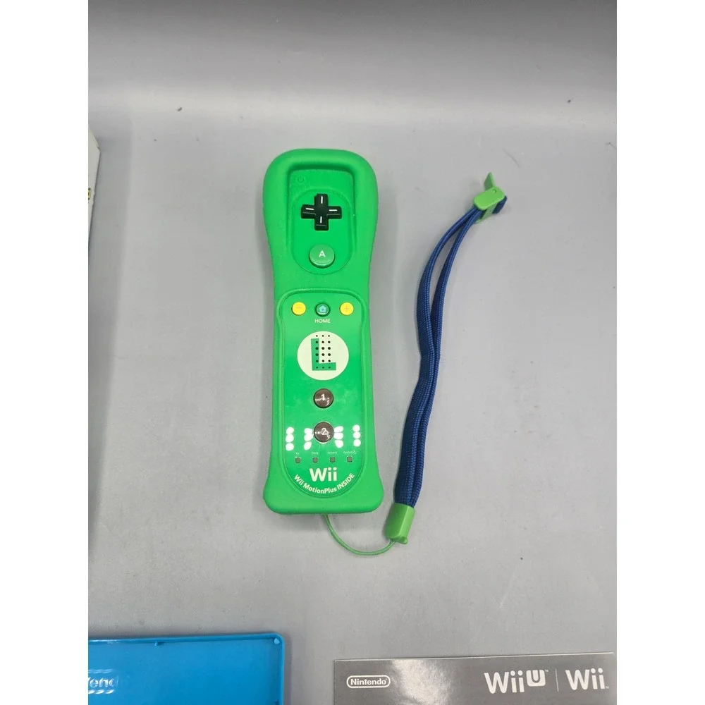 Nintendo Land Wii U Luigi Green Wii Remote Plus Controller Bundle Game CIB